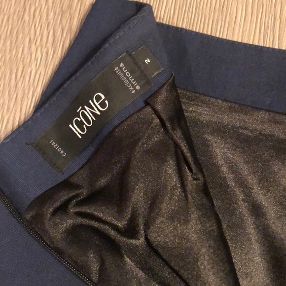 Navy skirt - Picture 4 of 4